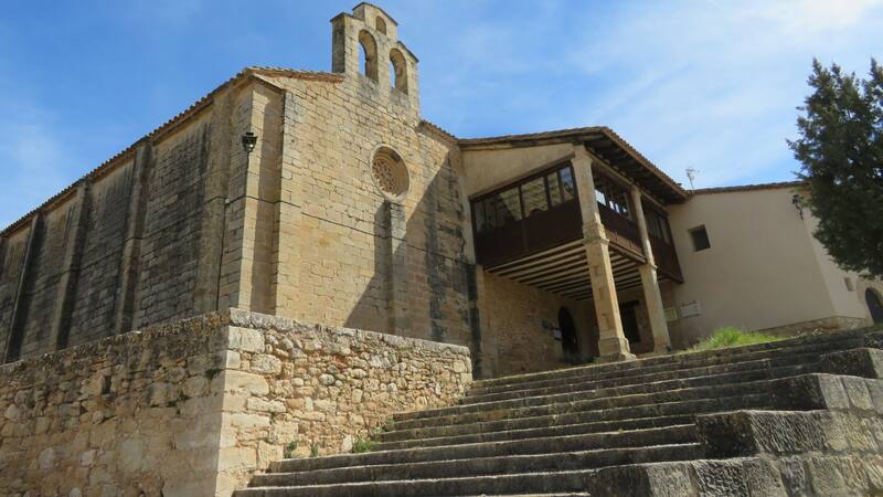 Esta es la entrada al Santuario Virgen de la Fuente, el gran atractivo de este pueblo de Teruel.