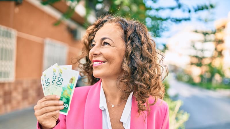 El SEPE ofrece una ayuda económica mensual de 480 euros a los mayores de 52 años desempleados.