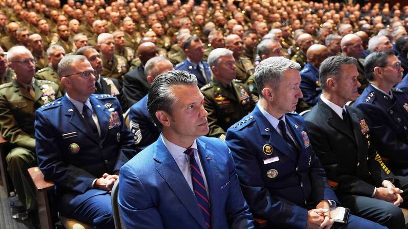 El Presidente reunió este martes a 800 generales, almirantes y comandantes de las fuerzas armadas en una base militar cercana a Washington. Imagen: archivo.