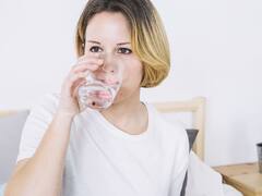 La investigación científica que reveló que el agua mineral no es más saludable que el agua de la canilla