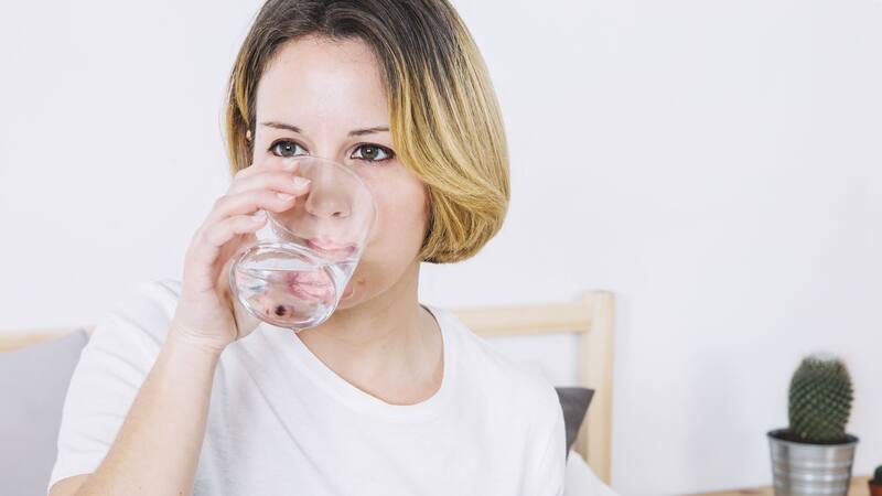 Un estudio desmiente la creencia de que el agua mineral es la más saludable para consumir.