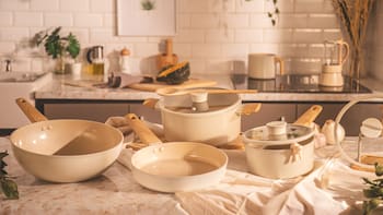 Cocina a inducción: qué ollas y sartenes son compatibles y cómo identificar los materiales que ofrecen el mejor rendimiento