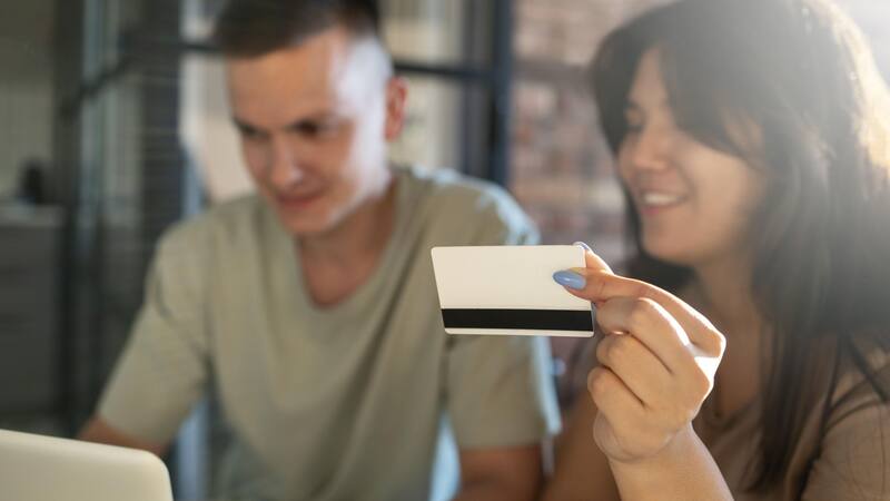 Malas noticias: Hacienda obliga a declarar los pagos con tarjeta si superan este importe.