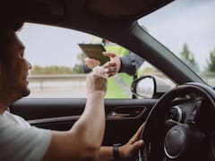 Baja el límite de edad para conducir en el país: ahora se podrá obtener el carnet a partir de estos años