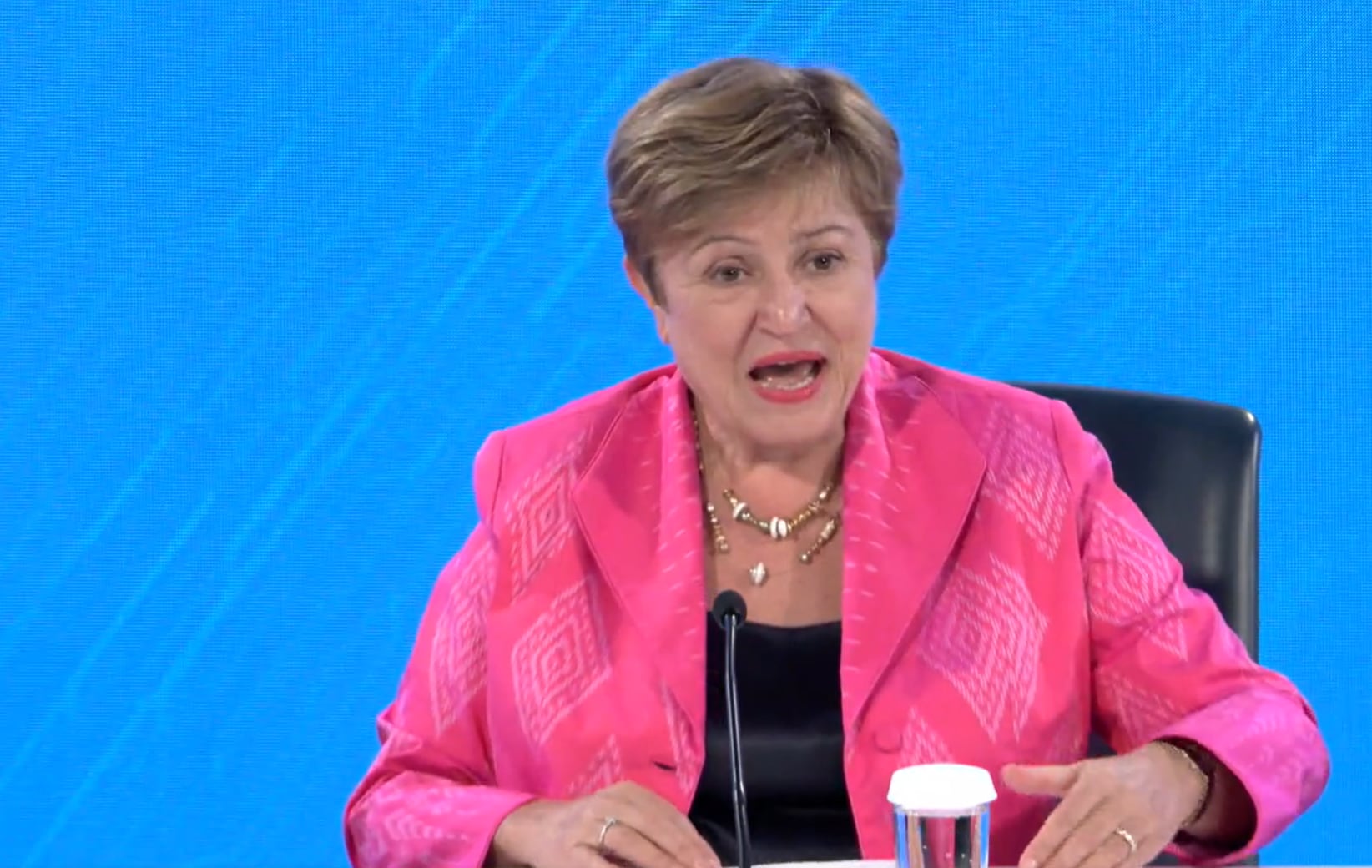 El FMI recortó medio punto el crecimiento para Argentina este año y midió el peso global de la guerra