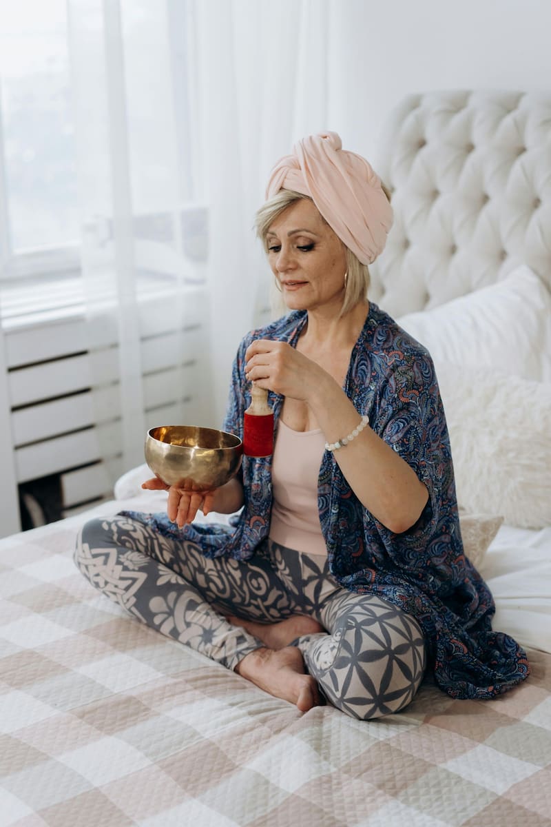 Los habitantes de las zonas azules gestionan el estrés a través de prácticas culturales como la siesta o la oración. (Fuente: Pexels)