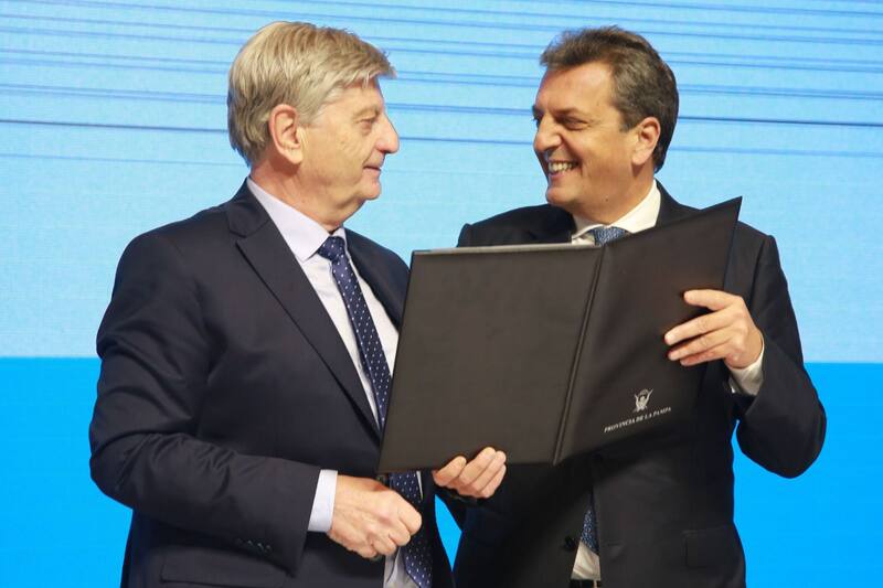 Sergio Massa firmó convenios de construcción de viviendas con Sergio Ziliotto en La Pampa