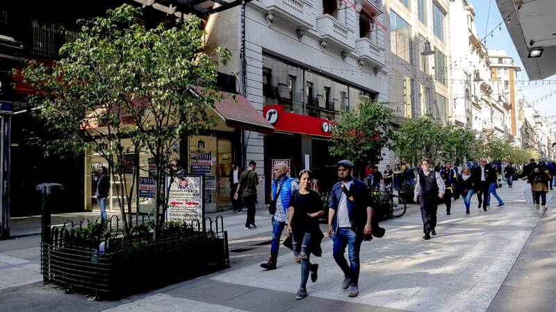 Florida 'low cost': la clásica peatonal renace una nueva versión