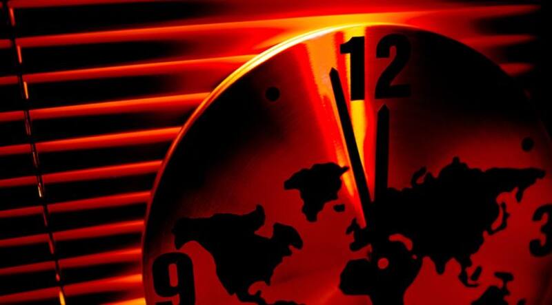 El panel que administra el reloj advierte que los riesgos actuales se agravan debido a la proliferación de la desinformación y al uso de tecnologías como la ia, que complican la distinción entre hechos y falsedades. Foto: Archivo.