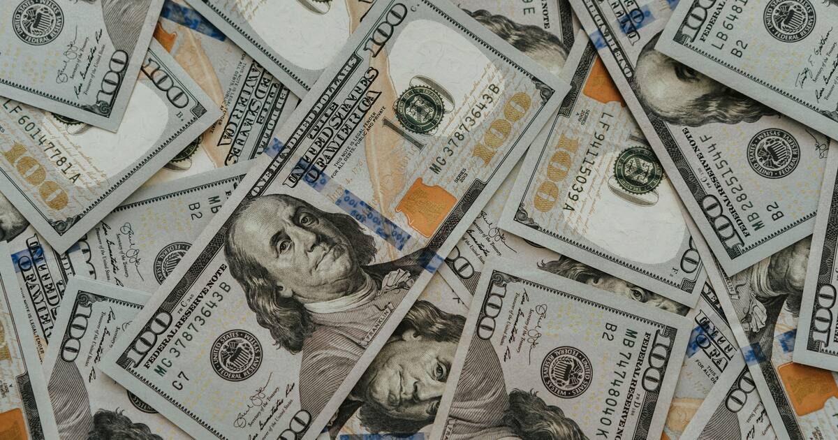 ¡Dólar en picada! ¿Es hora de comprar o vender?