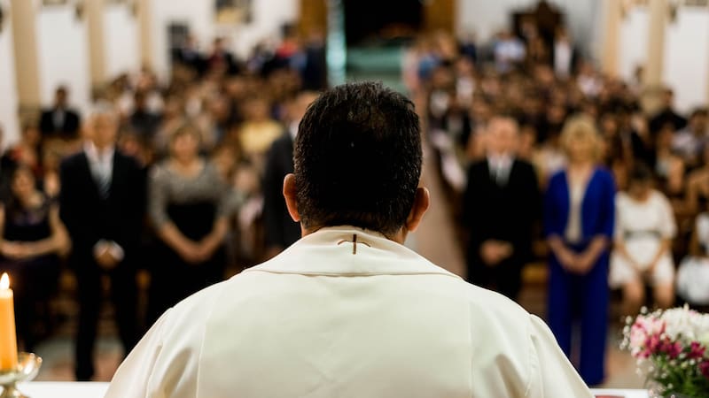 ¿Los curas pagan impuestos? La verdad sobre los privilegios fiscales de la Iglesia Católica que escandalizan al Papa Francisco.
