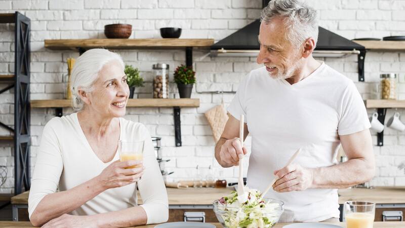 La investigación científica revela que los hábitos alimenticios pueden desempeñar un papel clave en el envejecimiento del cerebro. (Foto: Freepik)