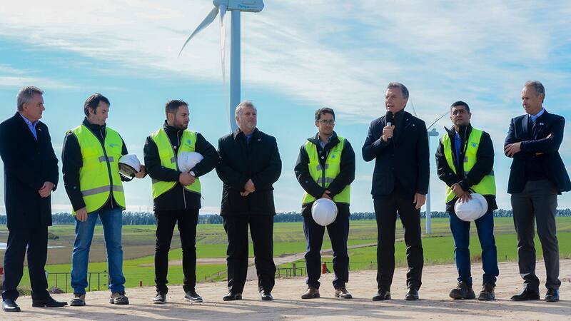 Macri, Aranguren y Mindlin, en la inauguración del primer Parque Eólico del Procrear