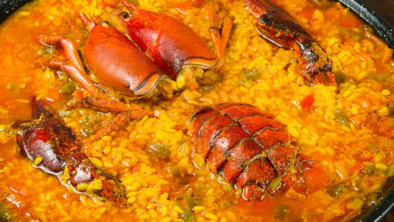 El arroz con bogavante es uno de los platos más populares de la Comunidad Valenciana.