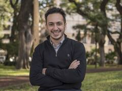 Bulat lo inspiró a ser economista y hoy, con 24 años, trabaja en uno de los estudios más importantes