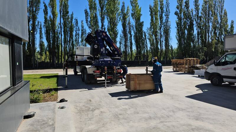 El traslado de la mercadería para el primer cliente de la sociedad