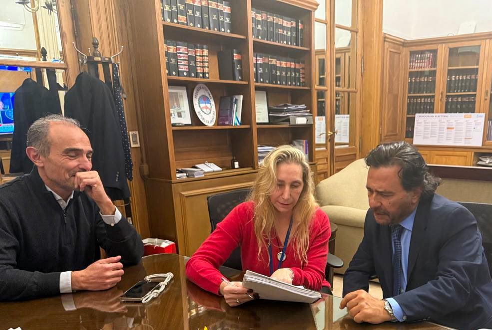 Lule Menem, Karina Milei y Gustavo Sáenz en Casa Rosada