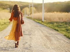 Qué significa caminar con la mirada puesta en el suelo, según la psicología