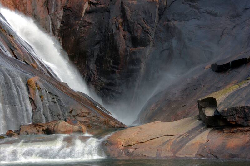 Durante el invierno, la cascada se muestra en su mejor momento para que los turistas disfruten de su belleza. (Foto: Wikimedia)