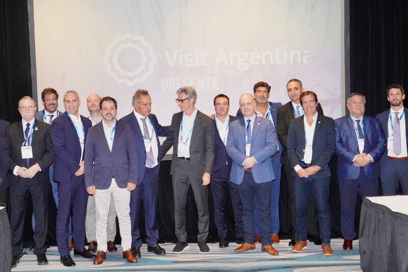 La delegación argentina completa presente en Seatrade Cruise Global 2025.