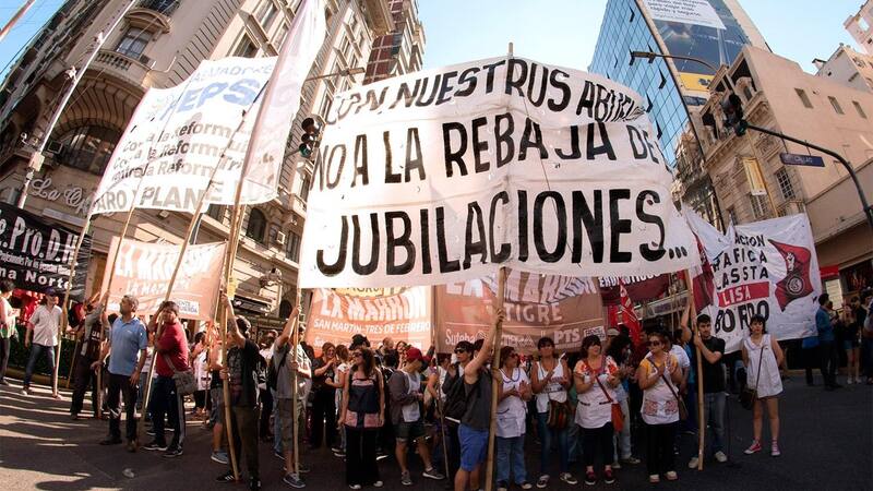 Como contracara al mercado laboral está el desorden previsional. Para su ordenamiento se requiere la unificación para que todos los trabajadores tengan las mismas reglas previsionales.