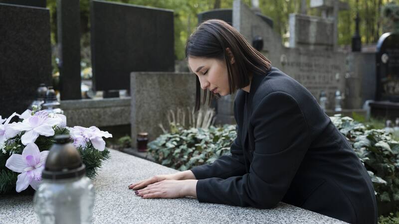 Algunos servicios funerarios asesoran sobre las opciones legales para el destino de las cenizas.