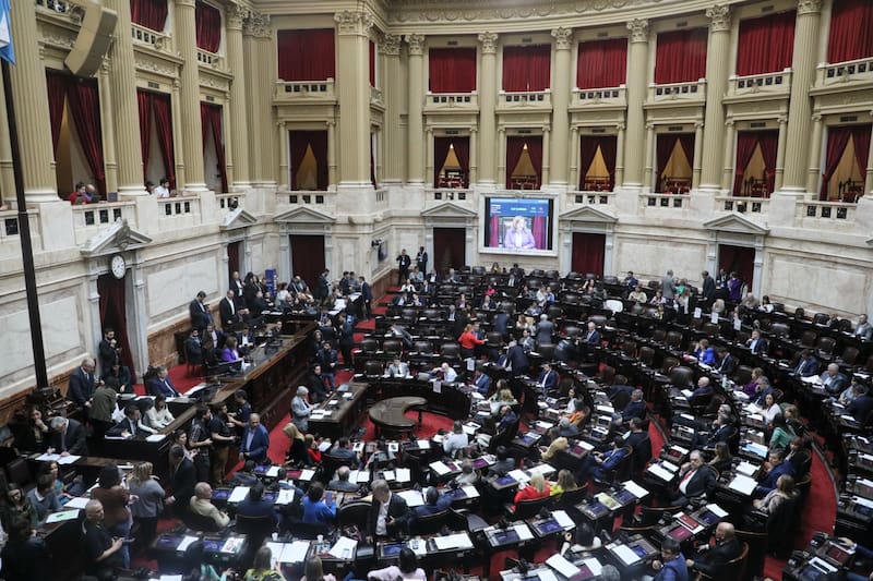 De repetirse el resultado de las PASO, LLA tendría 40 diputados y 8 senadores.