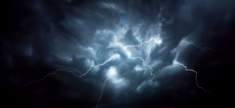 Autoridades llaman a extremar precauciones ante lluvias intensas y posibles deslaves. Fuente: Shutterstock.