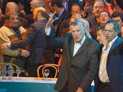 Con críticas al Gobierno y otro llamado a los que se fueron, asumió la nueva conducción del PJ