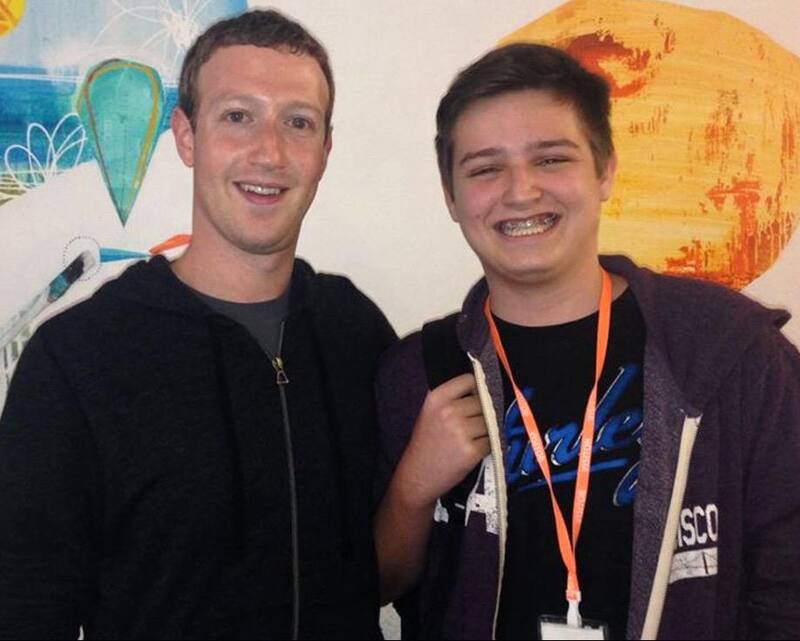 Sayman junto a Zuckerberg.