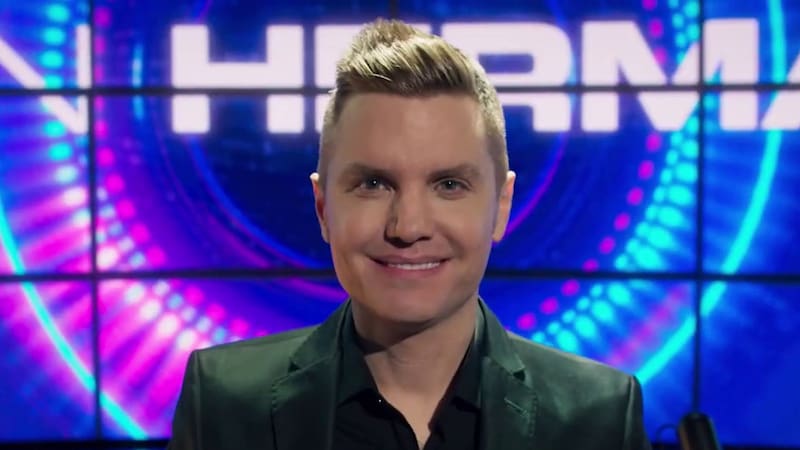 Santiago del Moro podría conducir los Martín Fierro.