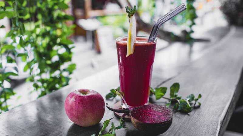 El zumo que baja la tensión sin pastillas, combate la bronquitis y mejora los músculos.