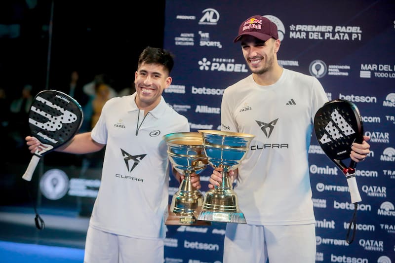 El olavarriense Federico Chingotto (a la izquierda y número 4 del ranking) también formará parte del equipo argentino que disputará el Mundial de Padel Qatar 2024.