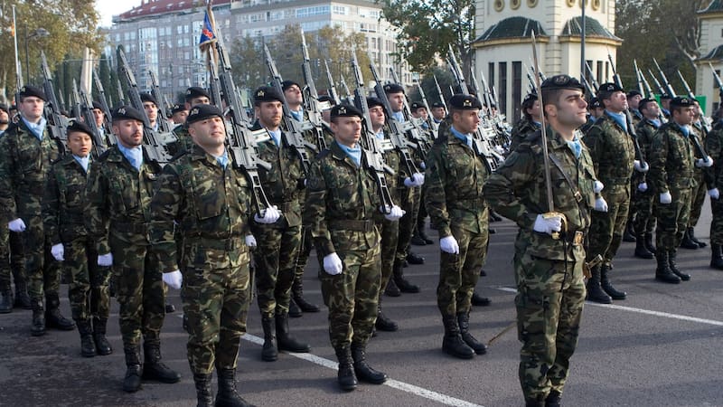 El Gobierno confirma un aumento salarial para las Fuerzas Armadas en octubre de 2025,