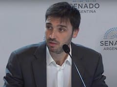 El gobernador de Chubut denunció a un juez por ordenar la cobertura de una cirugía estética de feminización