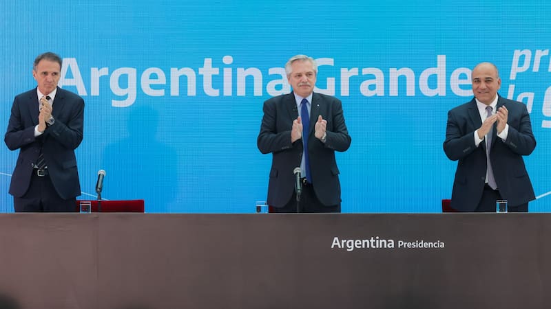 "Sé que estamos pasando por momentos complejos, sé que tenemos que ajustar algunos números de las cuentas públicas", reconoció Fernández.