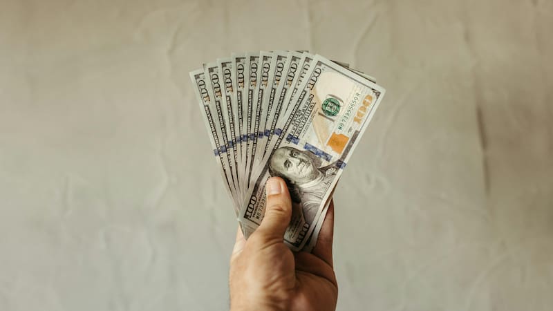 Descubre quiénes podrán cobrar el pago de USD 725 en los próximos días.