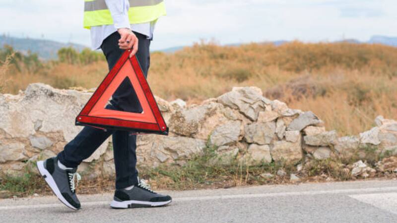 Adiós triángulos de emergencia: ¿dónde comprar las nuevas balizas de emergencia?