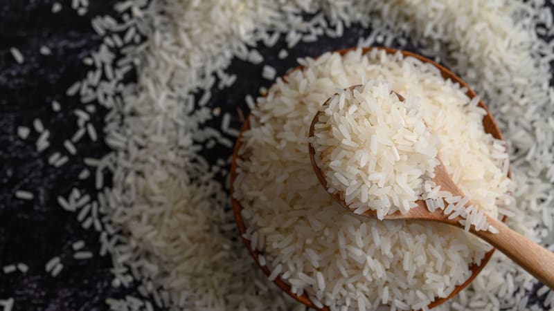 Los expertos en nutrición comparan el efecto del arroz blanco con el de consumir azúcar pura en términos de impacto en la glucosa.