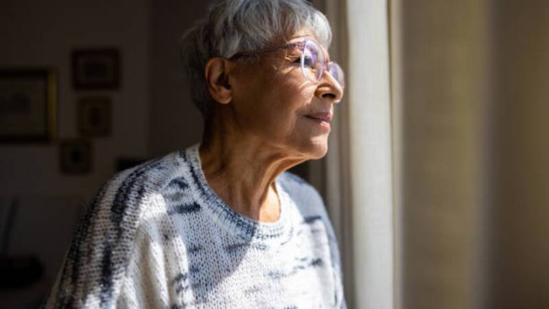 Estos son los primeros síntomas que podrían indicar un caso de Alzheimer, según una doctora especialista en el tema.