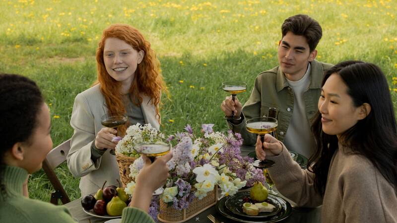 Cuatro signos en particular se enfrentarán a desafíos internos este mes, donde la compañía de amigos será esencial para superarlos