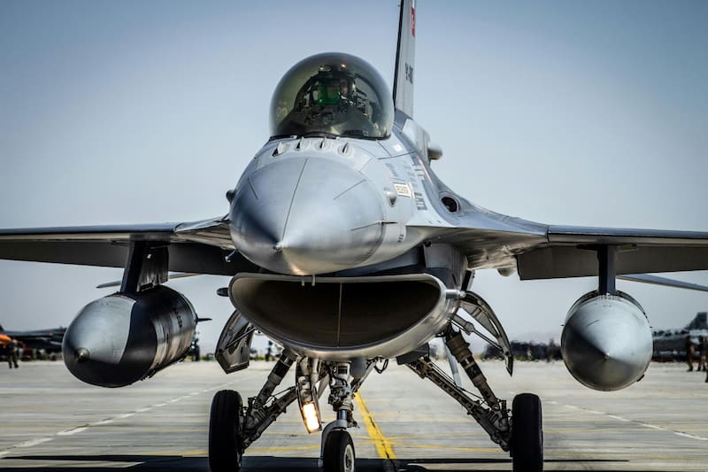 El avión creado por los científicos de China tiene un motor capaz de modificar su función en la medida en que supera velocidades. Foto: Pexels.