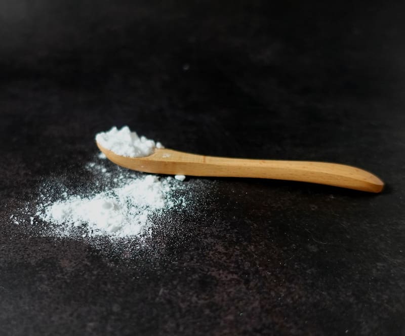 El bicarbonato de sodio es un producto útil en el hogar que también puede blanquear y refrescar la ropa.(Foto: Freepik)