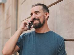 Una investigación científica analiza el impacto que tiene en nuestro cerebro escuchar audios de WhatsApp en velocidad rápida