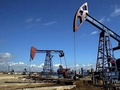 El petróleo continúa su recuperación y sube debido a la tensión entre EE. UU. e Irán