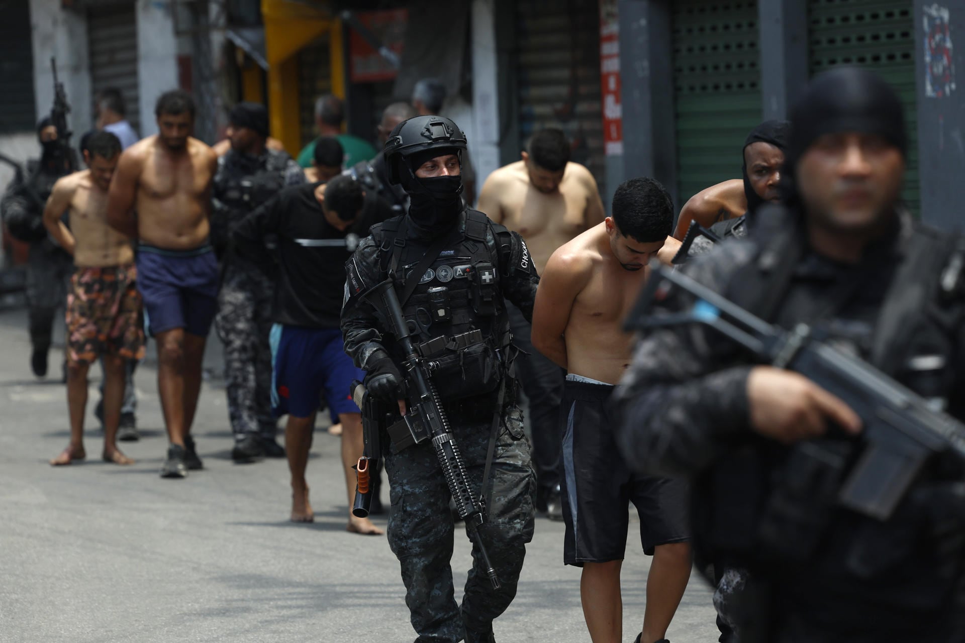 Más de 100 personas murieron en Río de Janeiro tras una redada policial contra uno de los principales carteles de droga de Brasil. Foto: EFE.