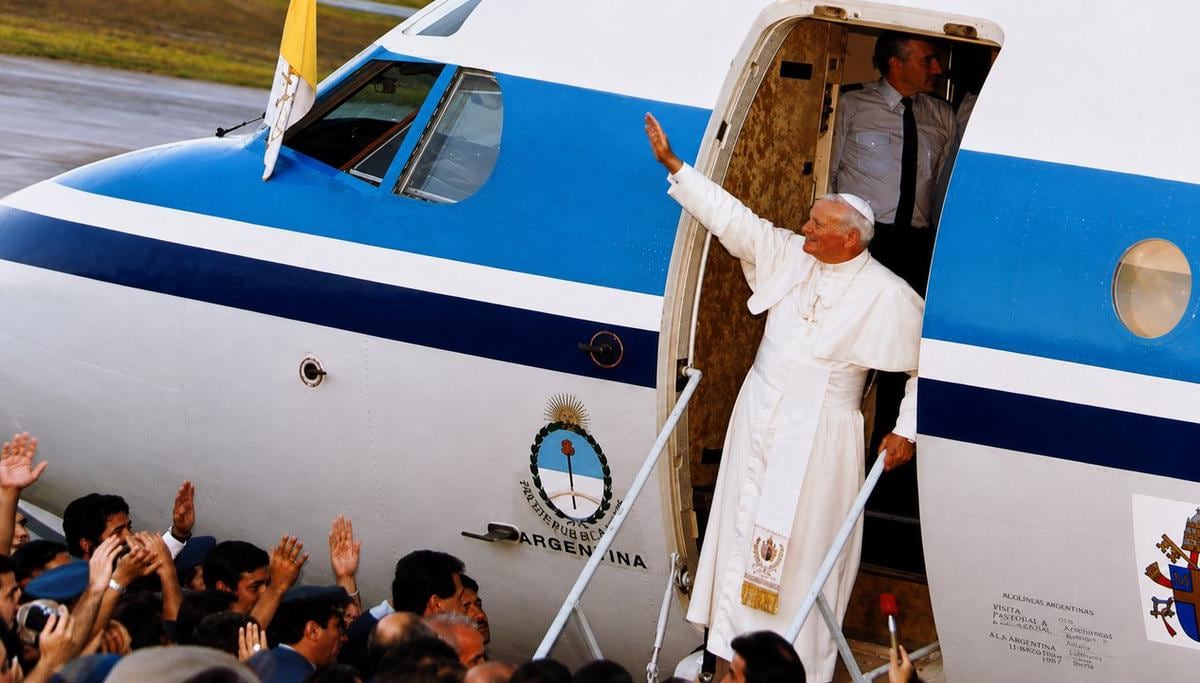 Juan Pablo II en la Argentina: la gira multitudinaria que precedió a la crisis carapintada