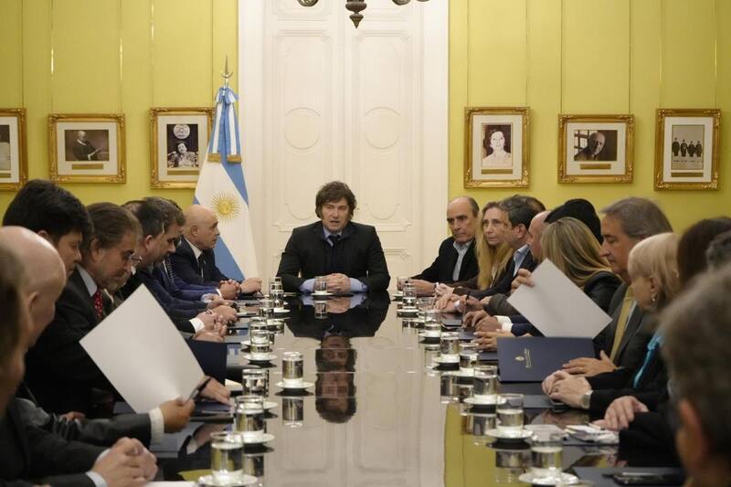 El presidente Javier Milei reunido el viernes de la semana pasada con diputados oficialistas y opositores