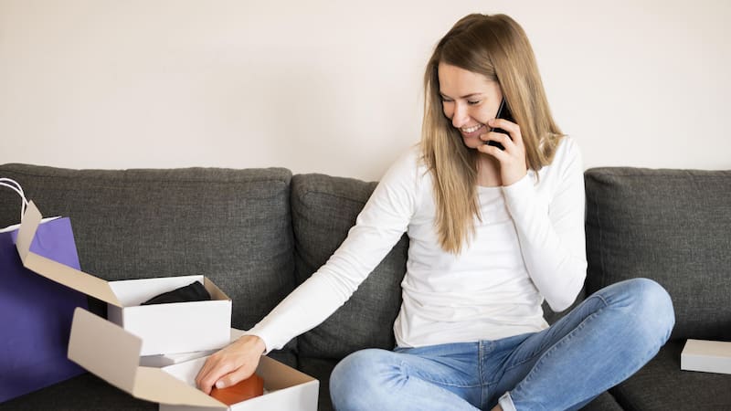Tienda Mía ofrece sandalias populares a precios más bajos que otros comercios locales.