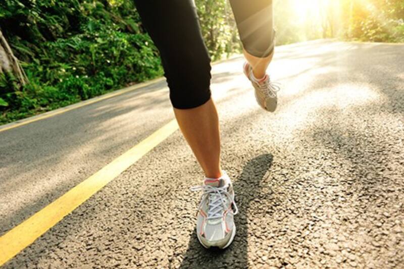 Según la OMS, es recomendable dar más de 10.000 pasos por día.